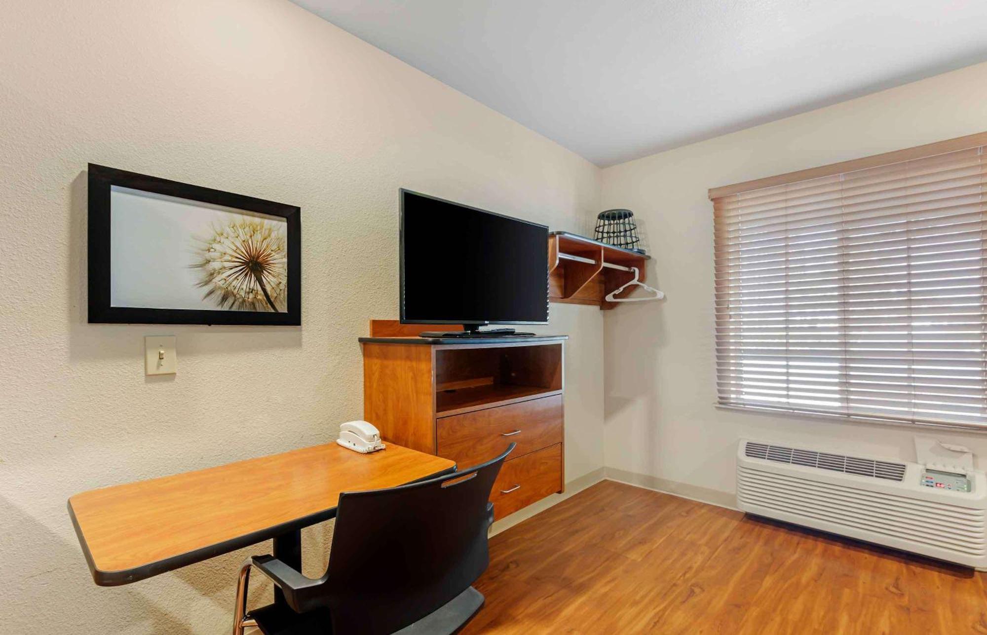 Extended Stay America Select Suites - Wichita - Airport Exterior photo