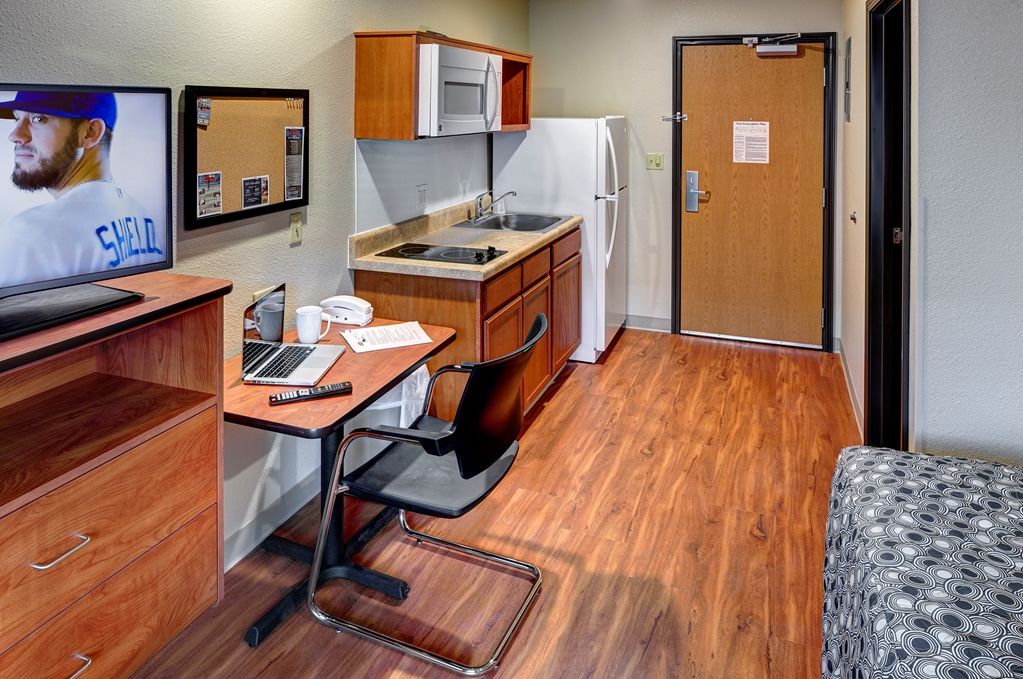 Extended Stay America Select Suites - Wichita - Airport Room photo